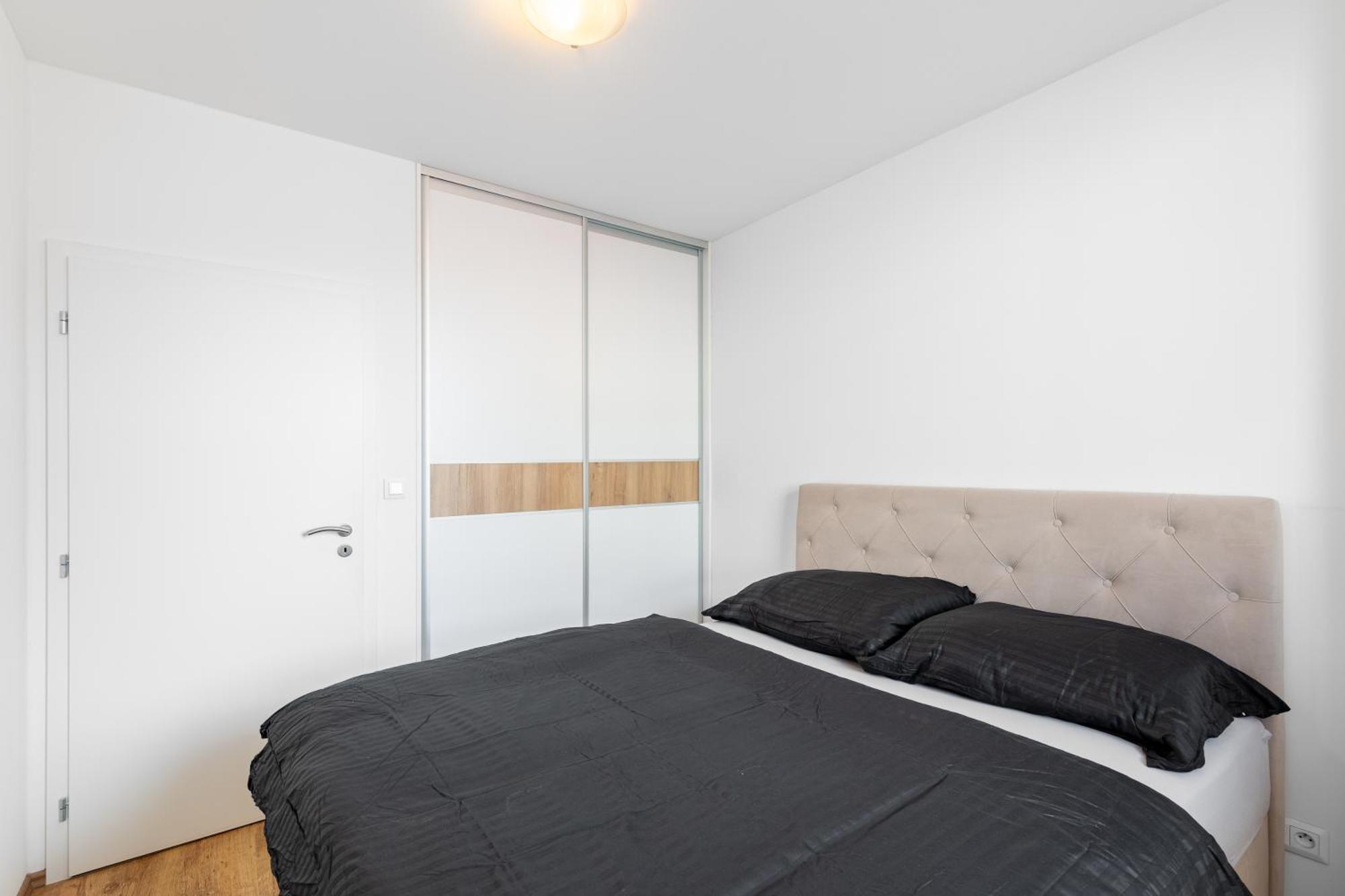 Leo Apartment - Ac & Free Parking Bratislava Eksteriør bilde