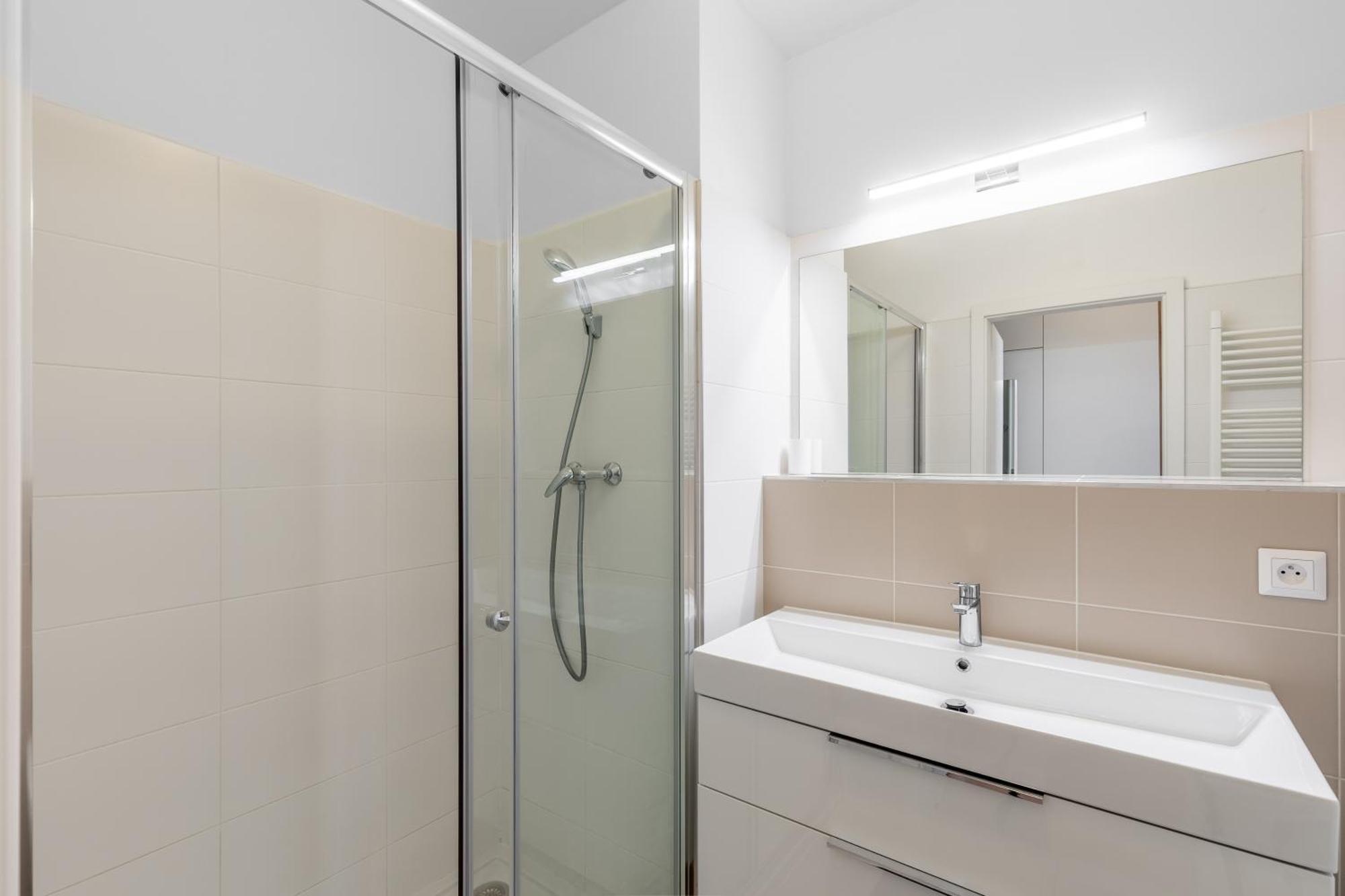 Leo Apartment - Ac & Free Parking Bratislava Eksteriør bilde