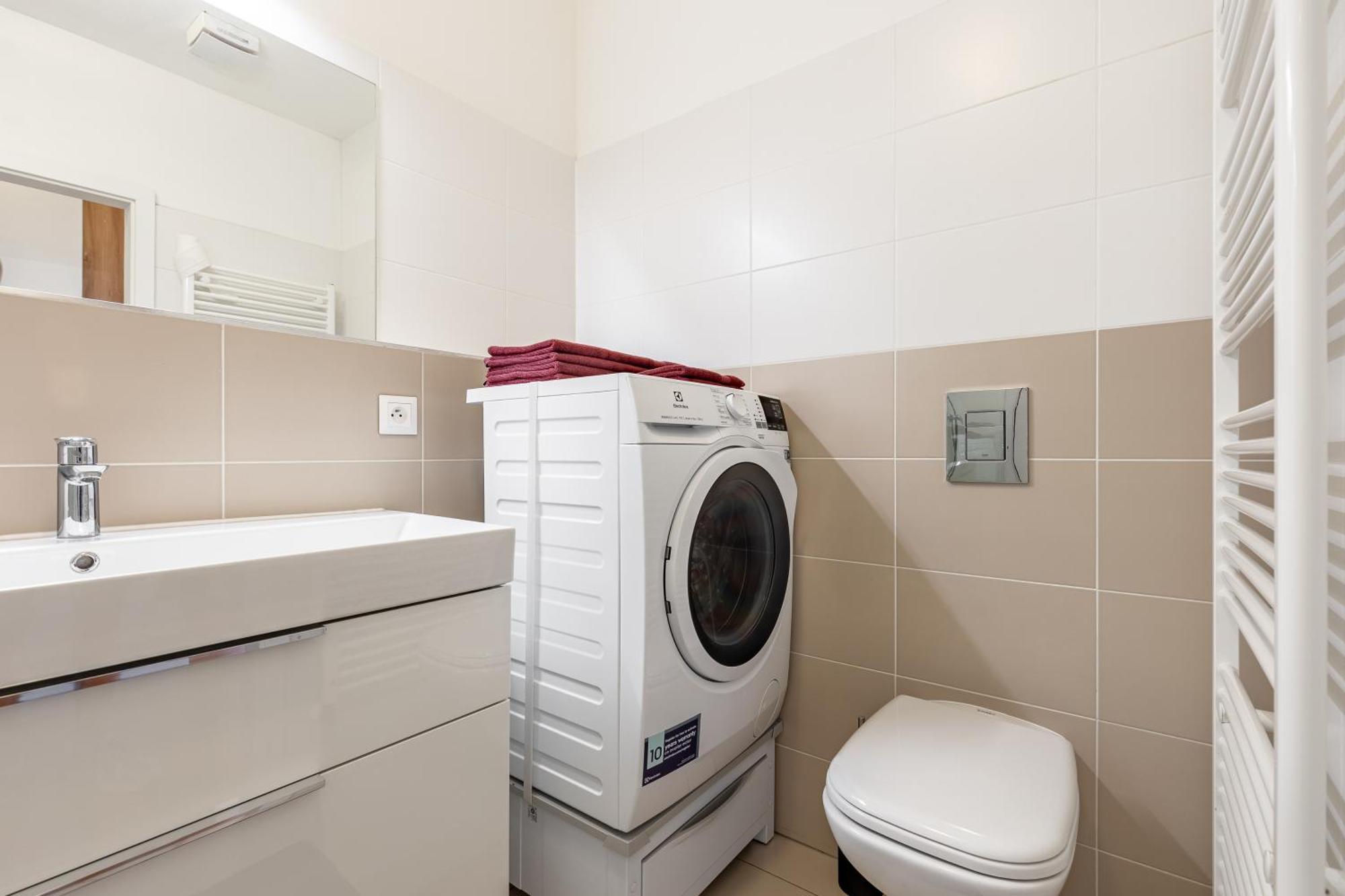 Leo Apartment - Ac & Free Parking Bratislava Eksteriør bilde