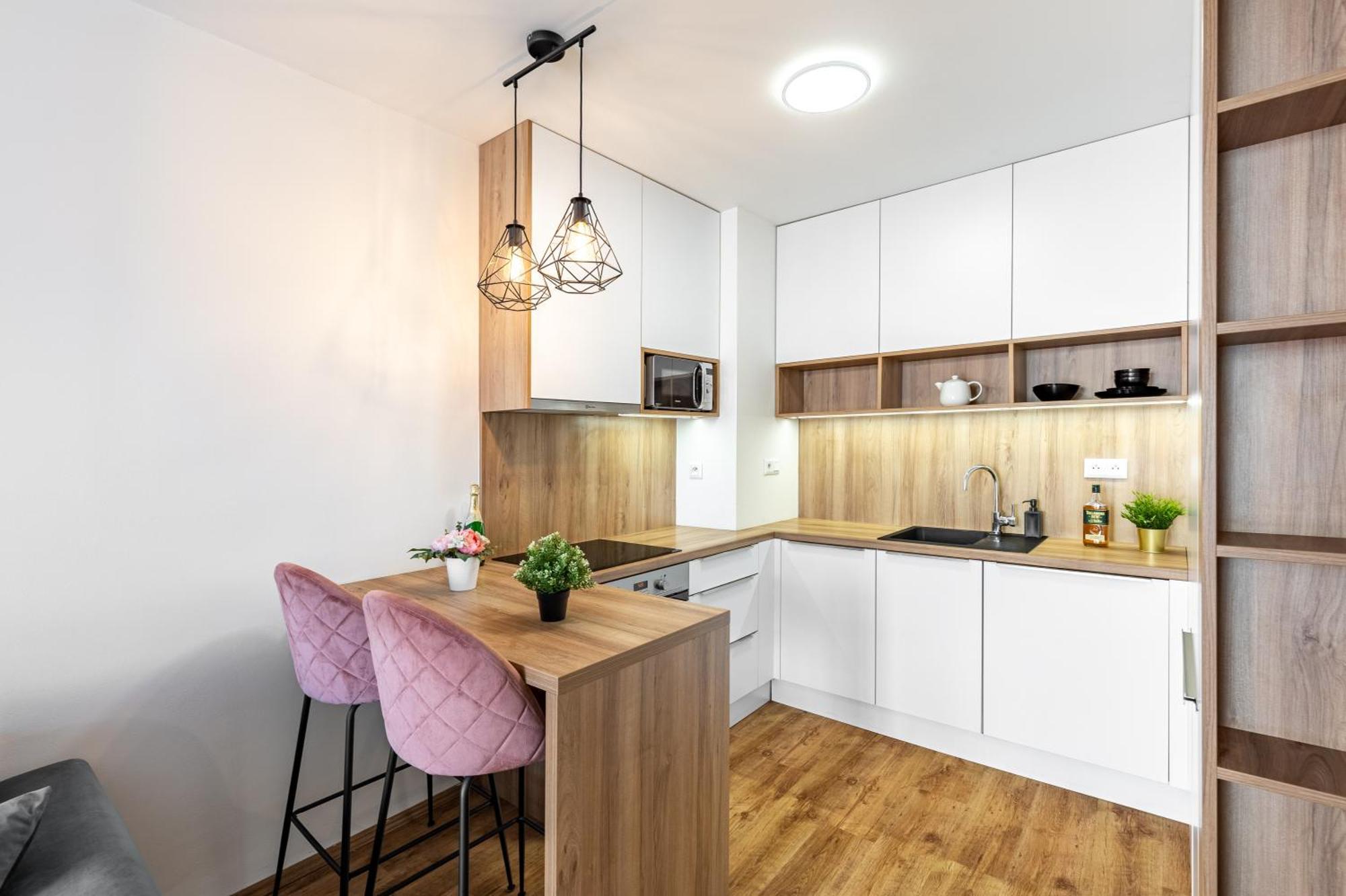 Leo Apartment - Ac & Free Parking Bratislava Eksteriør bilde